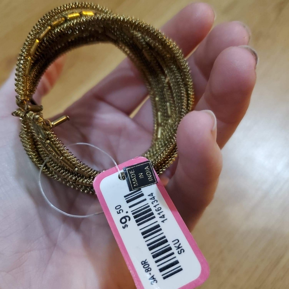Over 20 bracelets - Picture 2 of 6